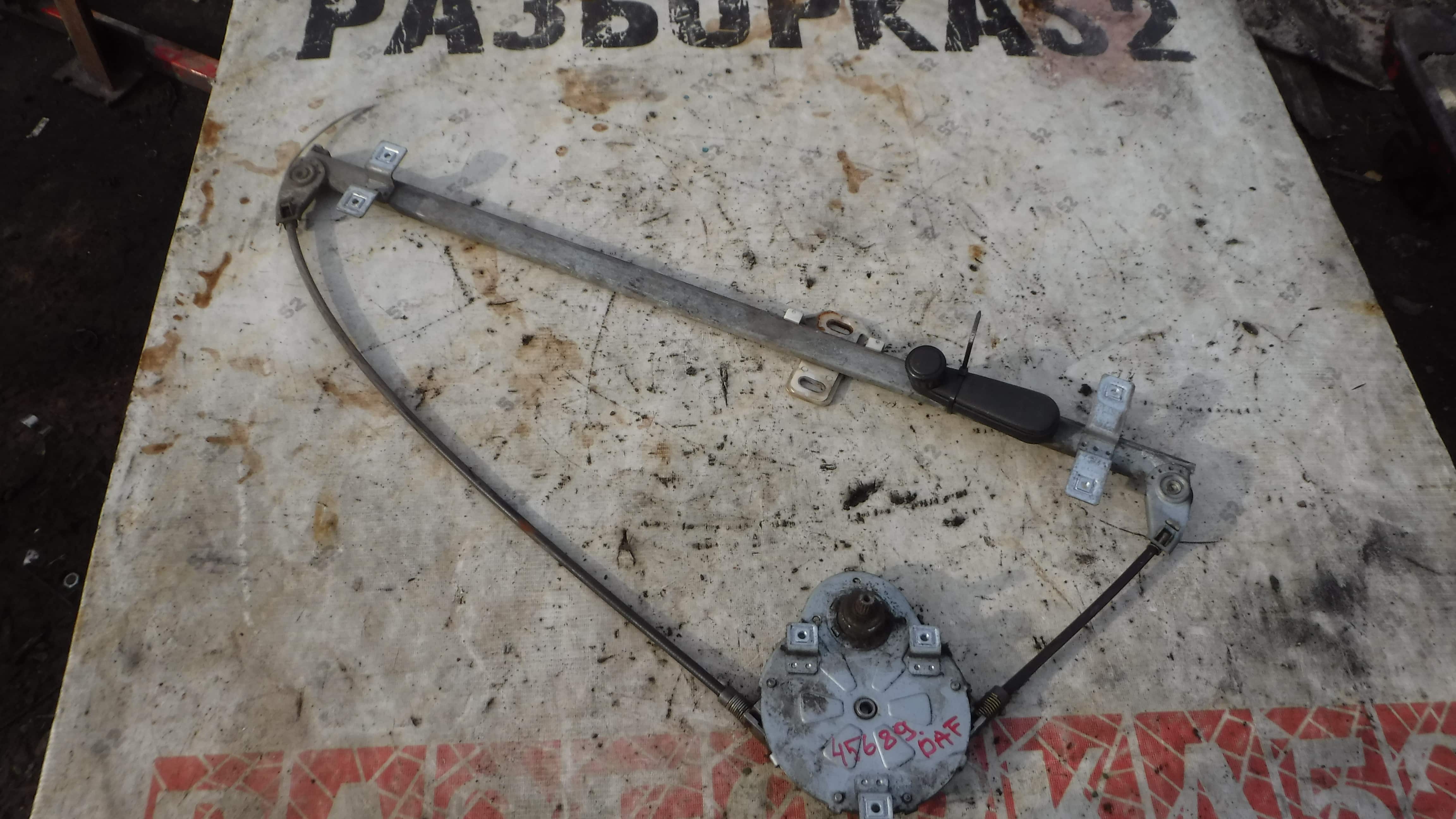 Стеклоподъемник правый 0130831010 Даф DAF 95 ATI 1995